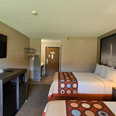 Super 8 By Wyndham Elgin Hotel Bagian luar foto