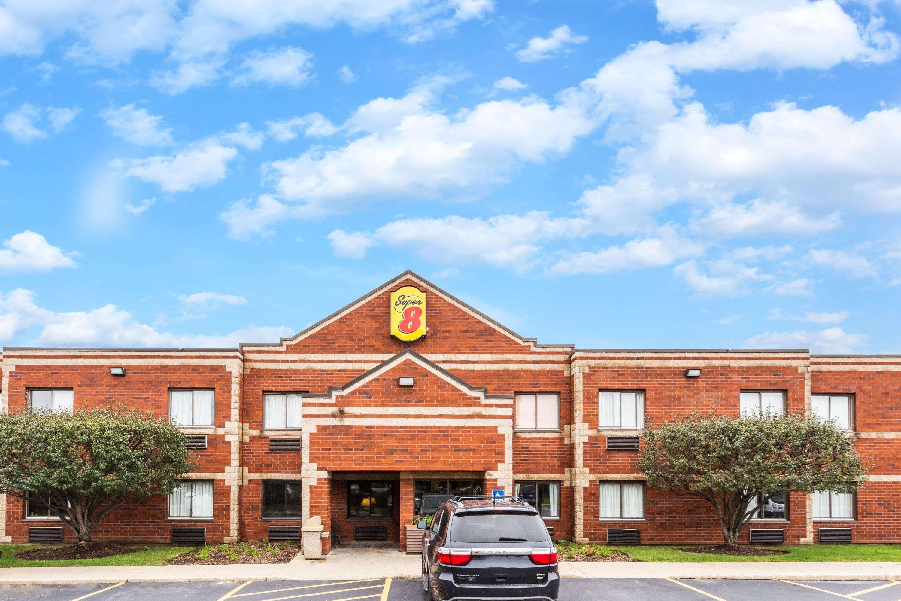 Super 8 By Wyndham Elgin Hotel Bagian luar foto