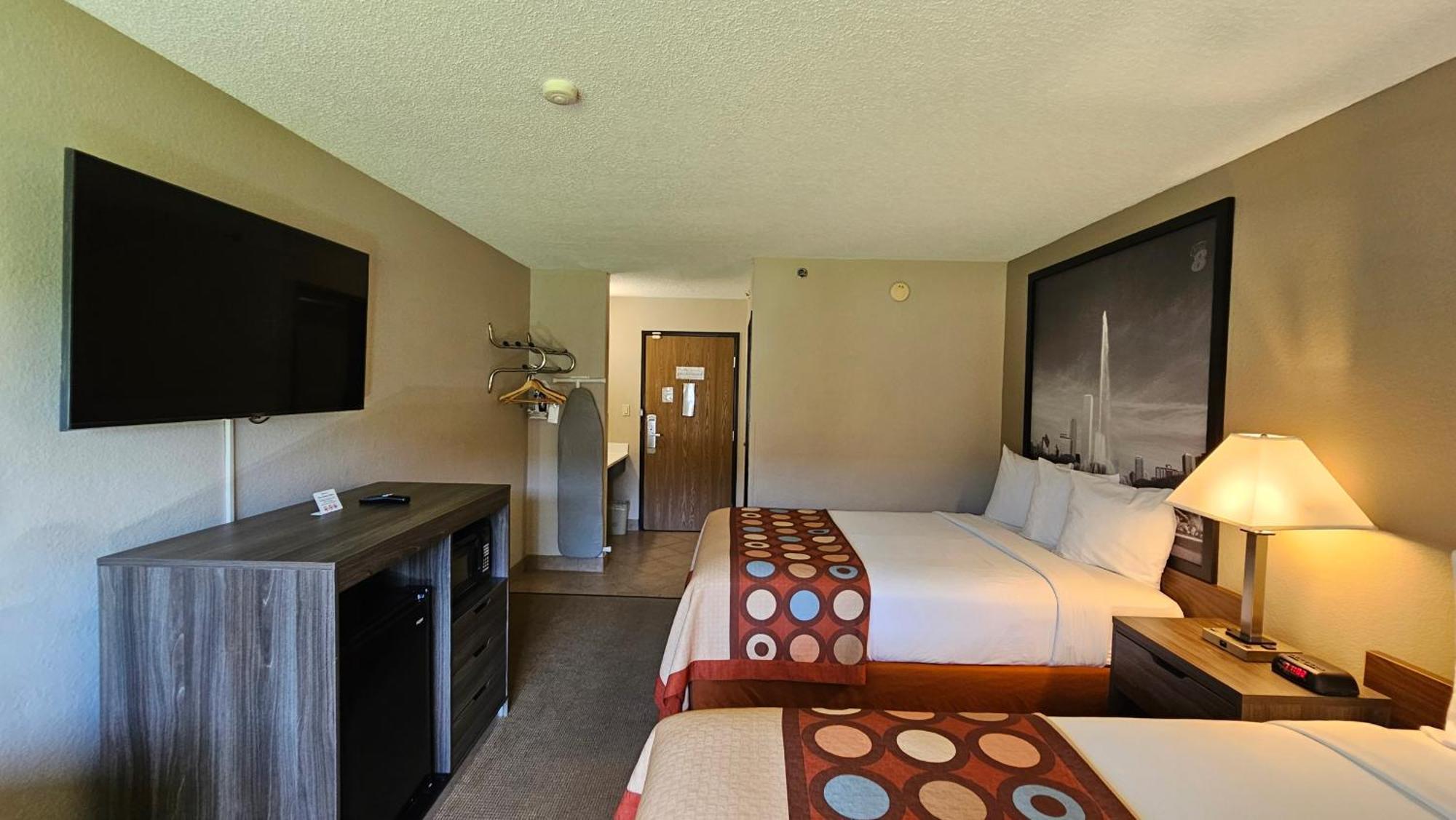 Super 8 By Wyndham Elgin Hotel Bagian luar foto