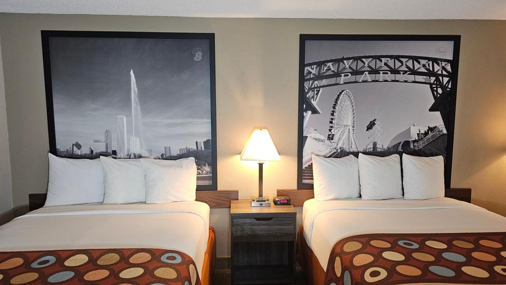 Super 8 By Wyndham Elgin Hotel Bagian luar foto