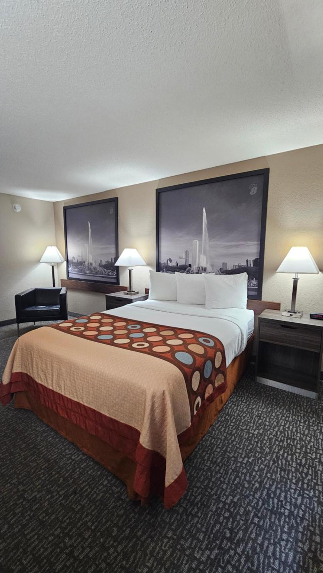 Super 8 By Wyndham Elgin Hotel Bagian luar foto