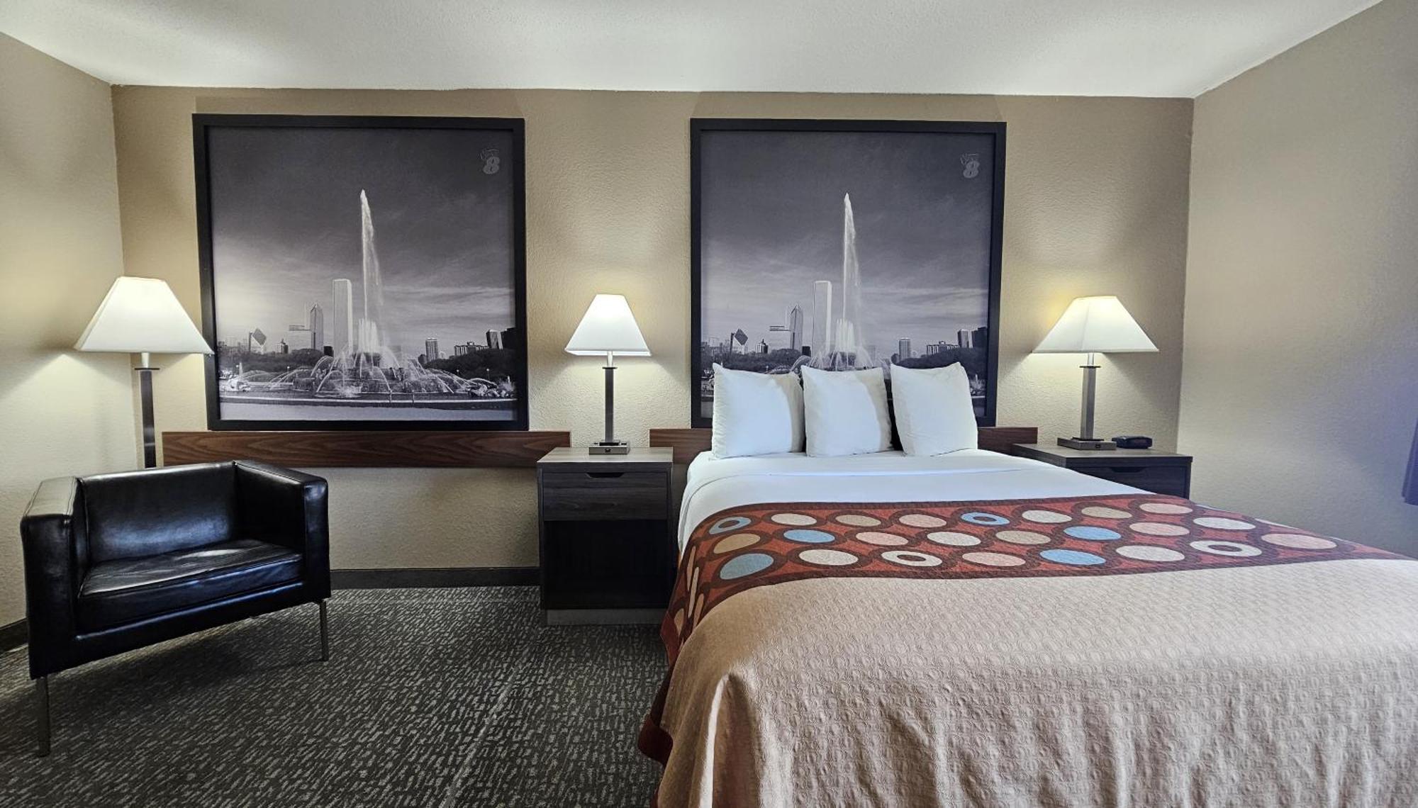 Super 8 By Wyndham Elgin Hotel Bagian luar foto