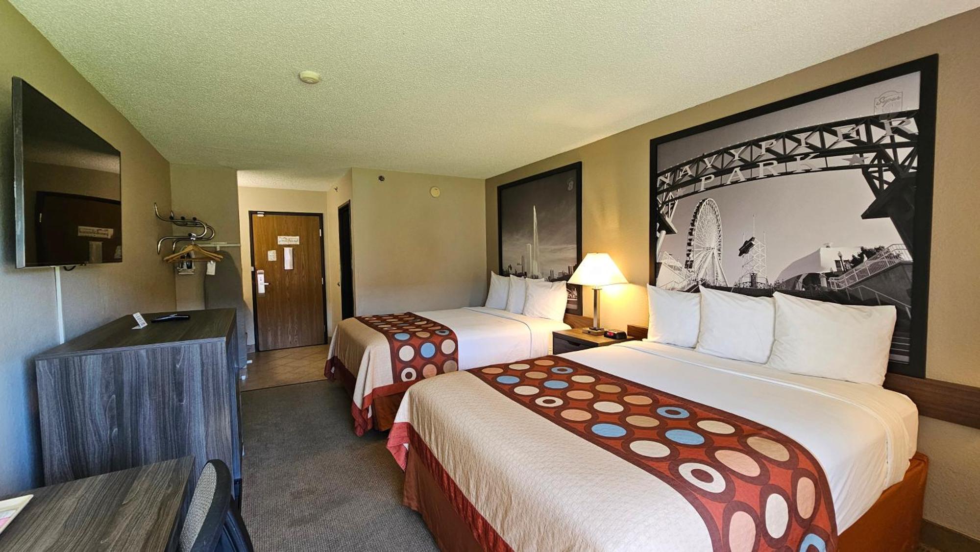 Super 8 By Wyndham Elgin Hotel Bagian luar foto