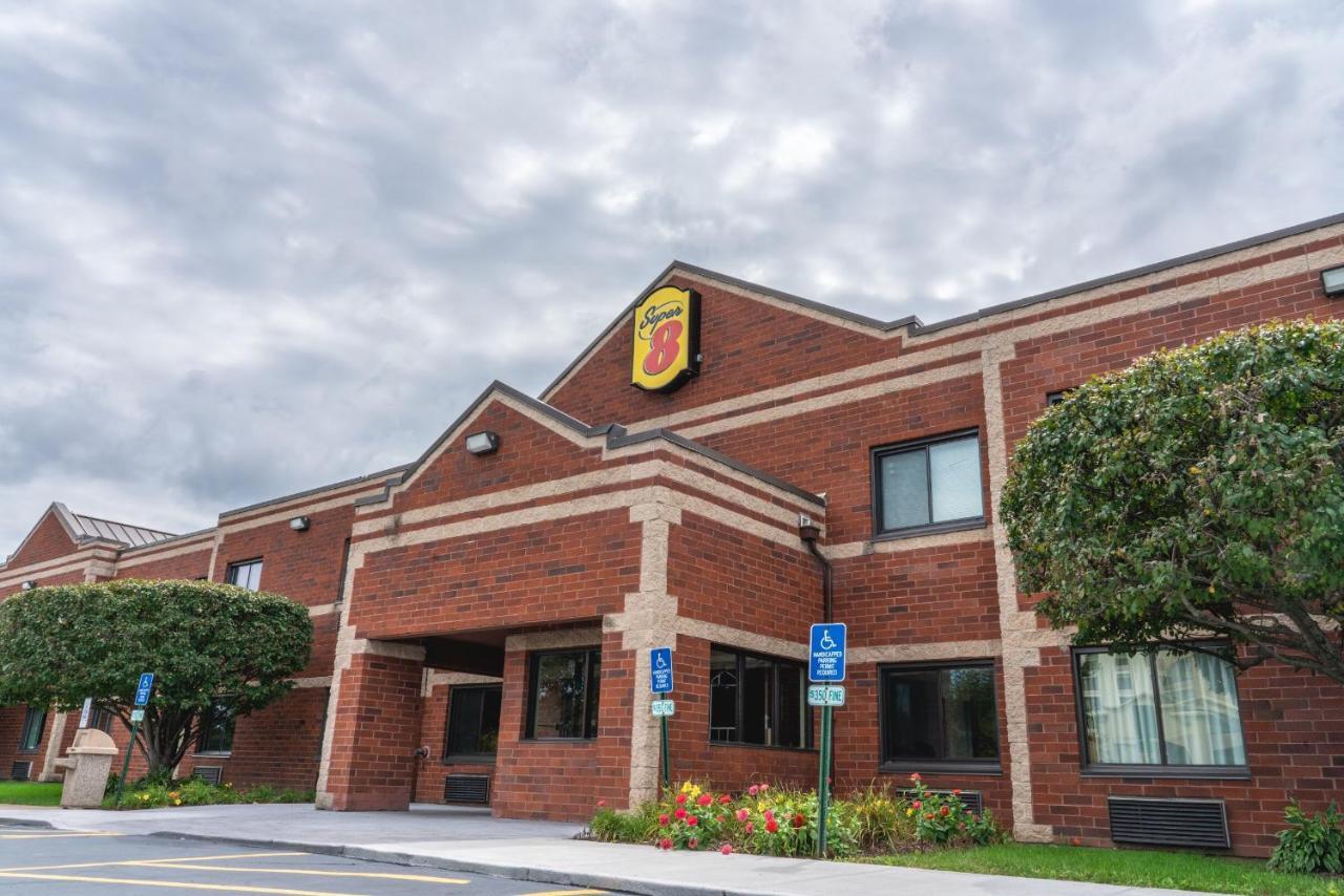 Super 8 By Wyndham Elgin Hotel Bagian luar foto